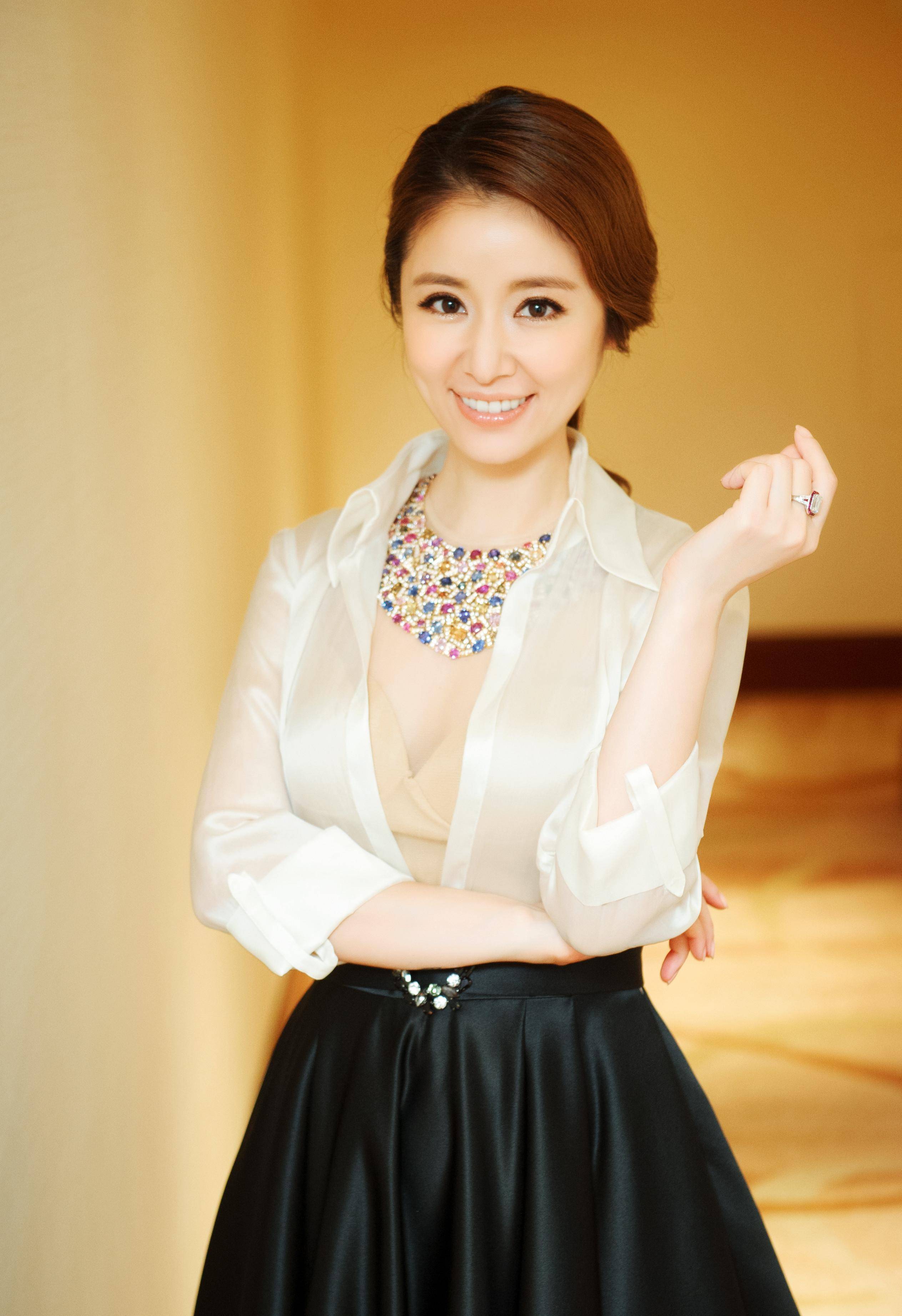 外媒镜头下的国内女星,赵丽颖我忍,看到李冰冰打死我忍不了_状态_皮肤