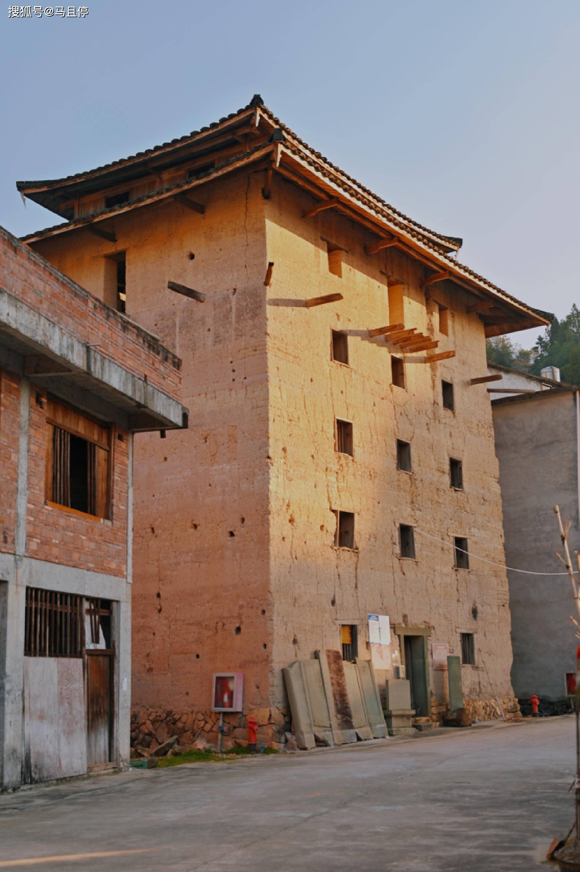 就藏在温州泰顺小村,可容纳300人如今人去楼空_古建筑_福建_方形