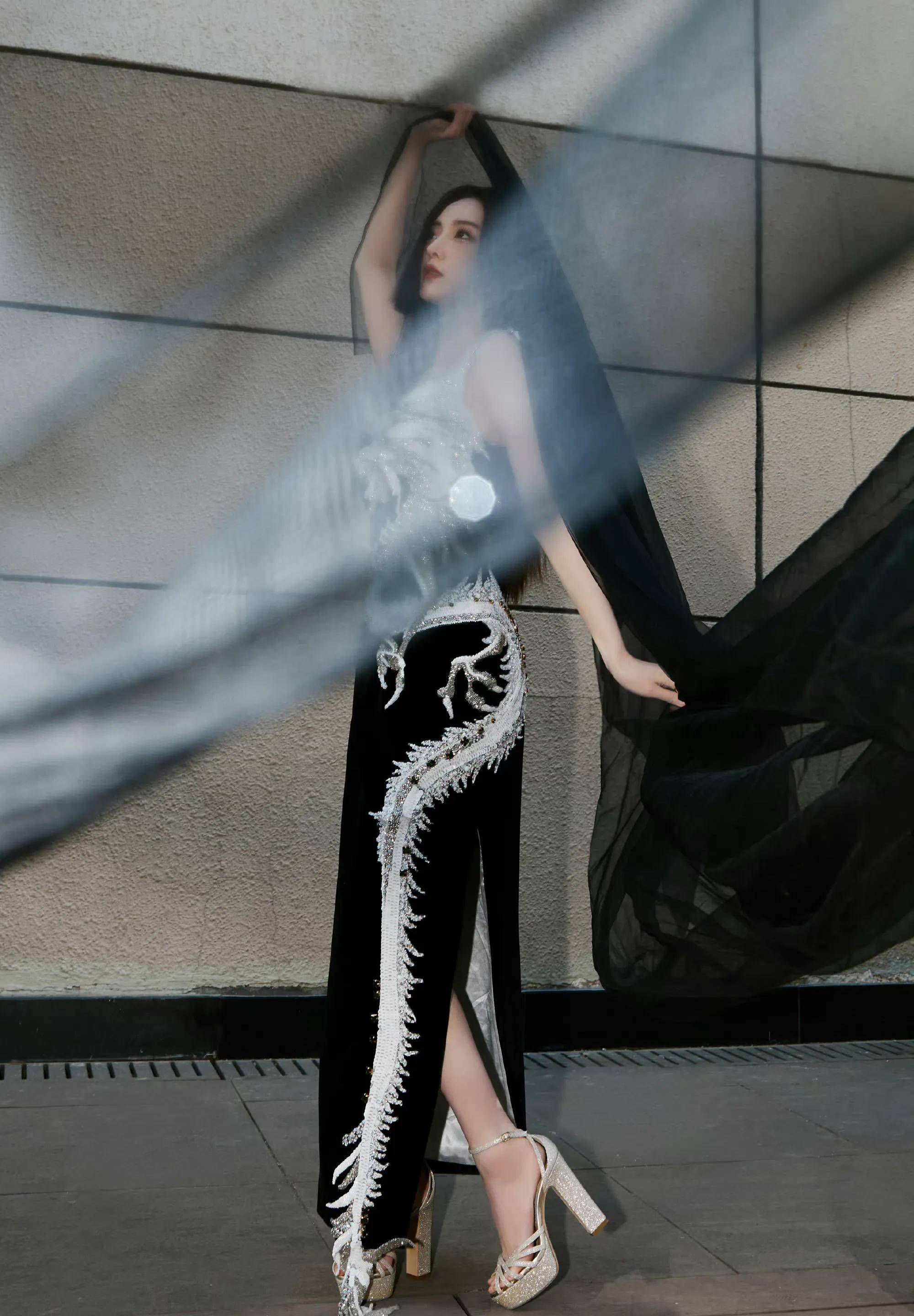 最新时尚盛典红毯:毛晓彤于文文性感撩人 程潇美背迷人