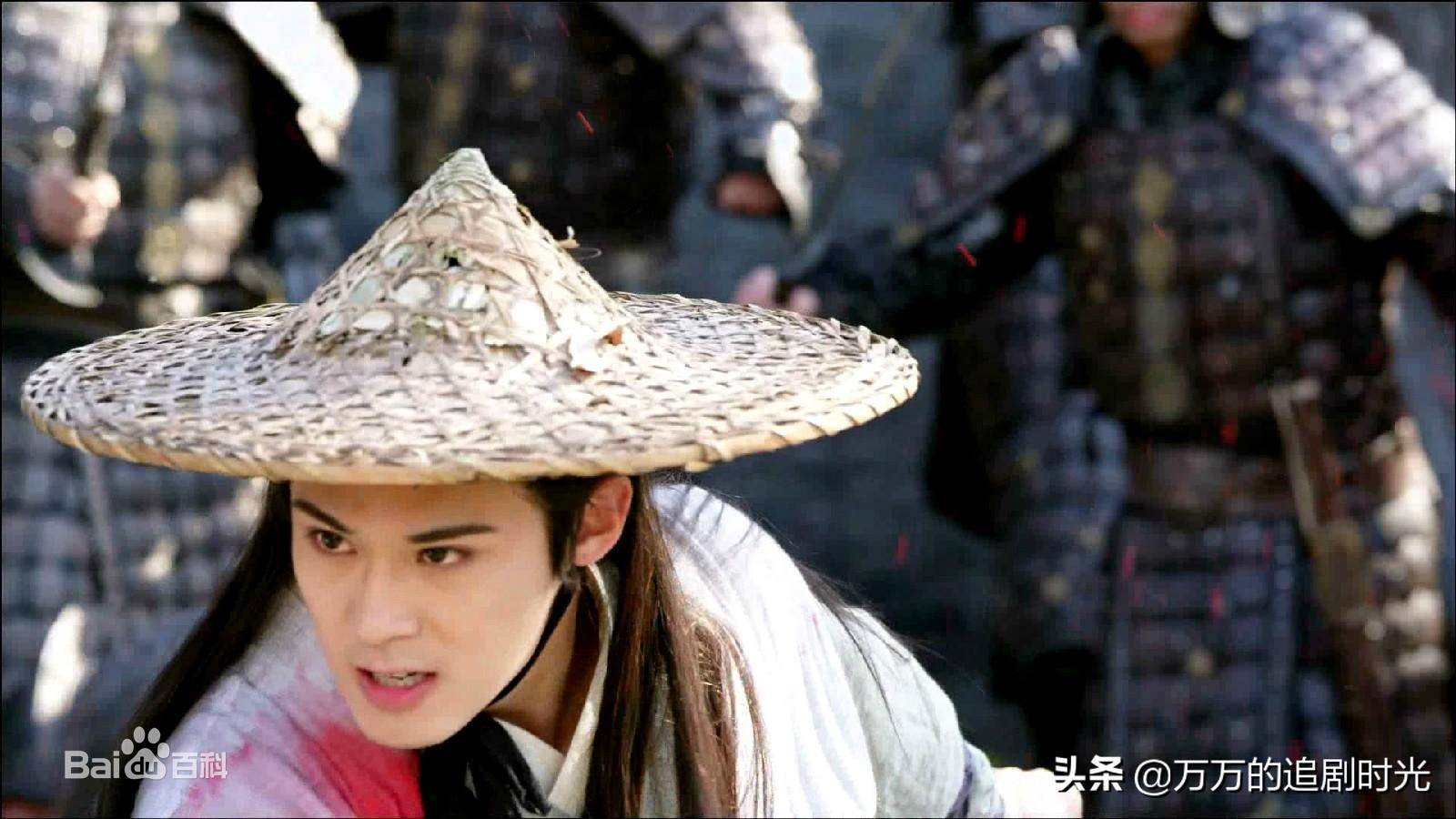 演员陈奕本人就长得清秀俊朗,即使是女装也没有什么违和感.