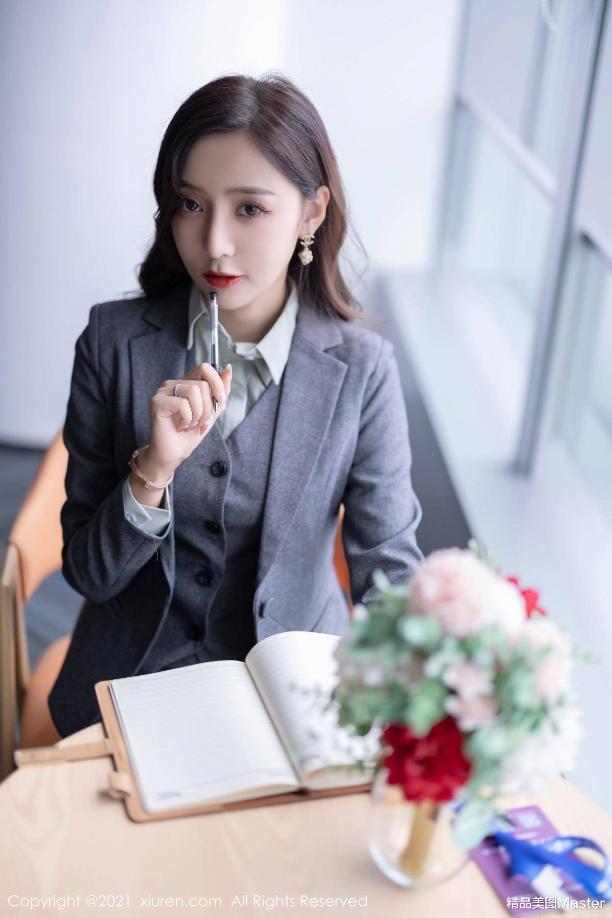 职场女性试试这些干练的"西装"搭配,时髦又有气场_服饰_才能_魅力