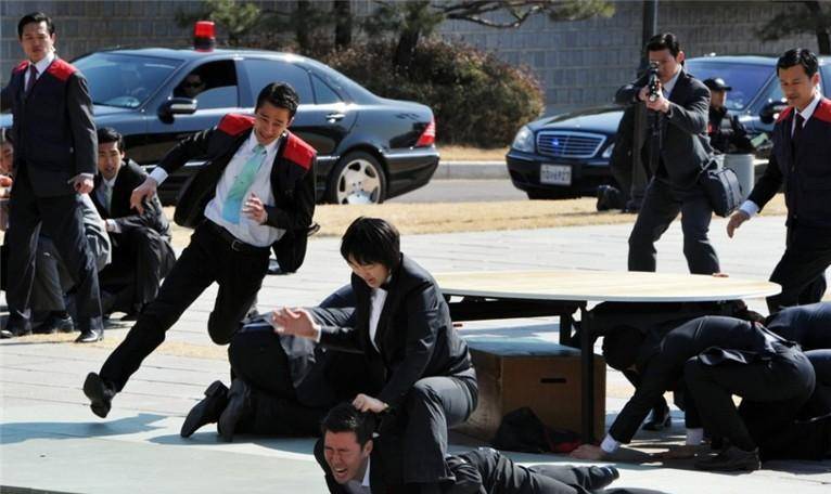 2秒,可以一敌十,后成两届首相贴身女保镖_保护_国家_女性