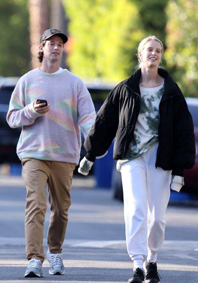 帕特里克·施瓦辛格刮了胡子太显年轻,和女友很有夫妻相,真般配_艾比