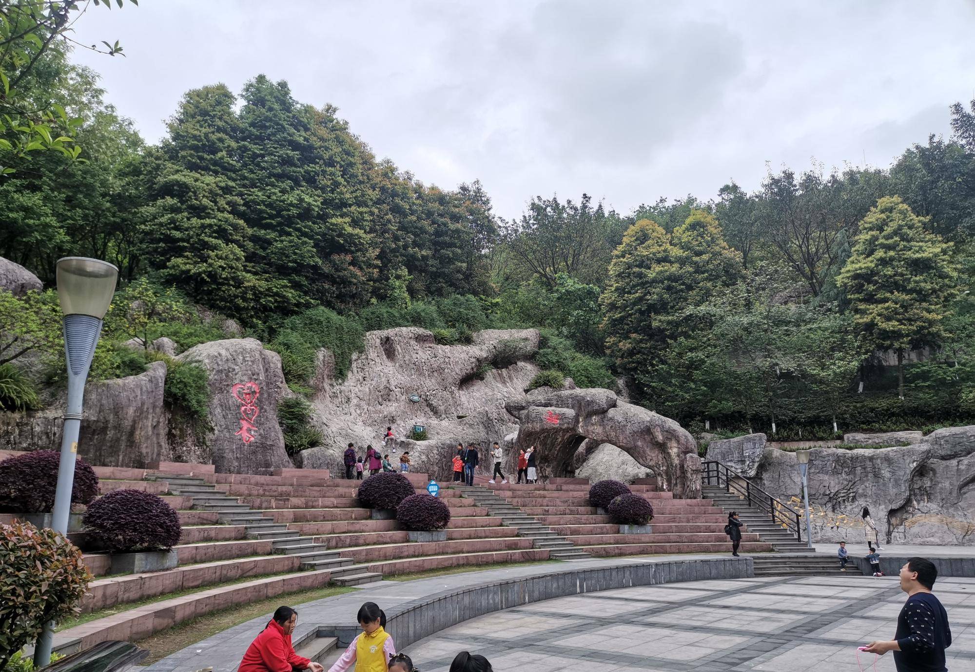 只能说在空港片区算是最大,公园地处渝北区重庆市渝北区桃源大道100号