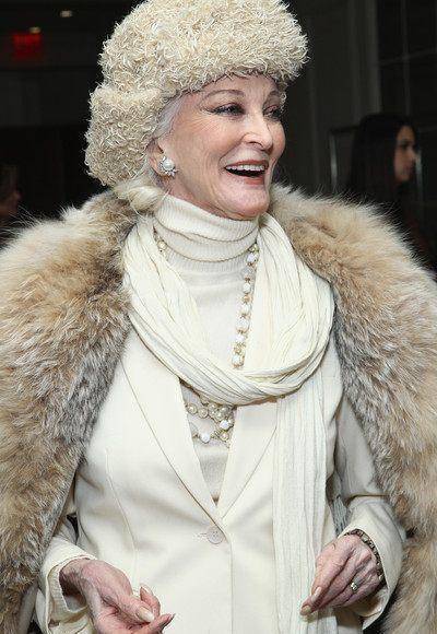 "奶奶级超模"卡门,80多岁在舞台上如同女王一般,网友:我相信_气质