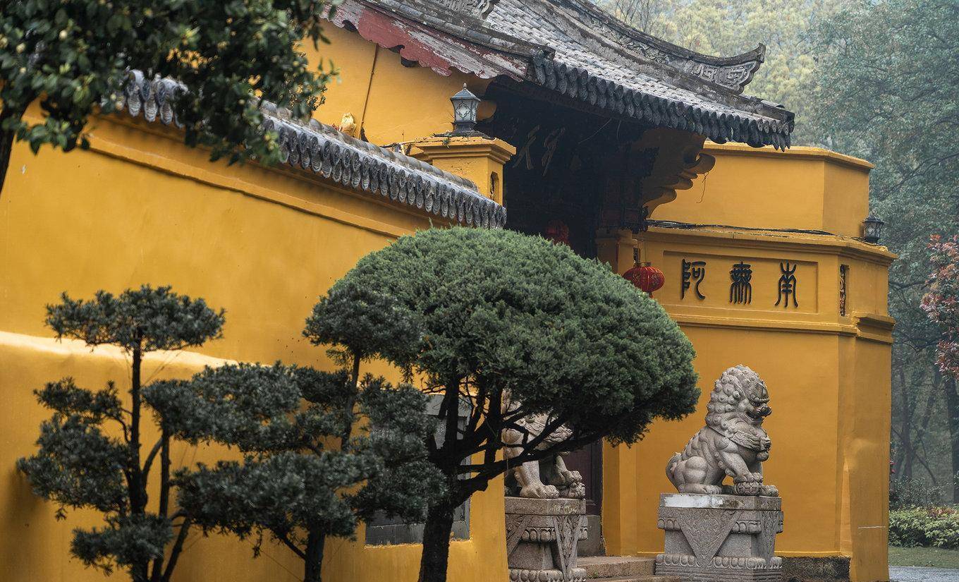 盎然,想来是山中寺,果不其然,与陈文节公祠咫尺相隔的圣寿禅寺到了