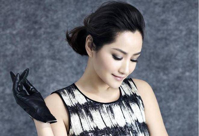 国内第一名模瞿颖,错失初恋后痴情20年,却在45岁时输得彻底_邹雄