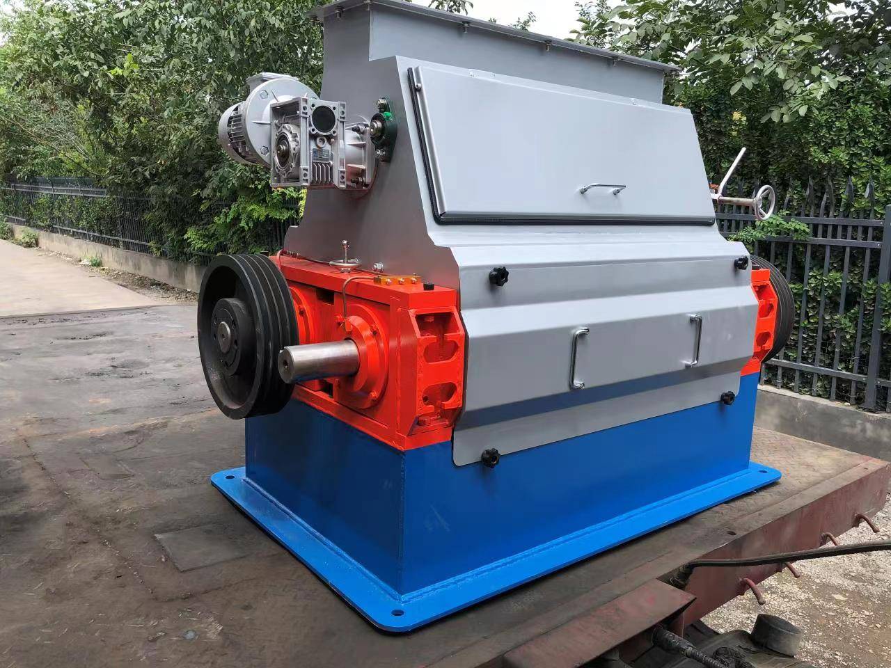 大型玉米压片机器设备,玉米压片机全套设备价格_进行_处理_奶牛