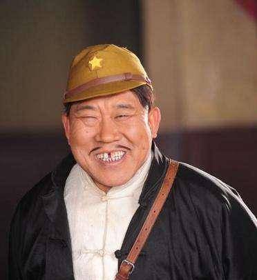 他曾演过多部电视剧,《回民支队》,《波涛汹涌》,《江湖笑面人》