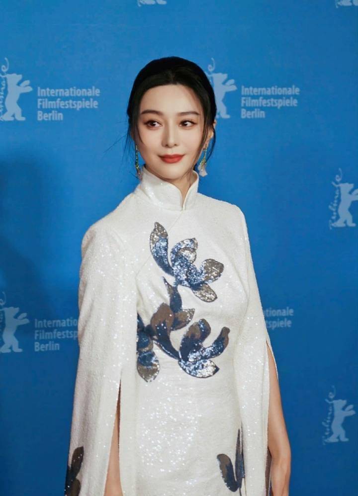 低胸黄金战袍太美,女王气场_范爷_金色_造型