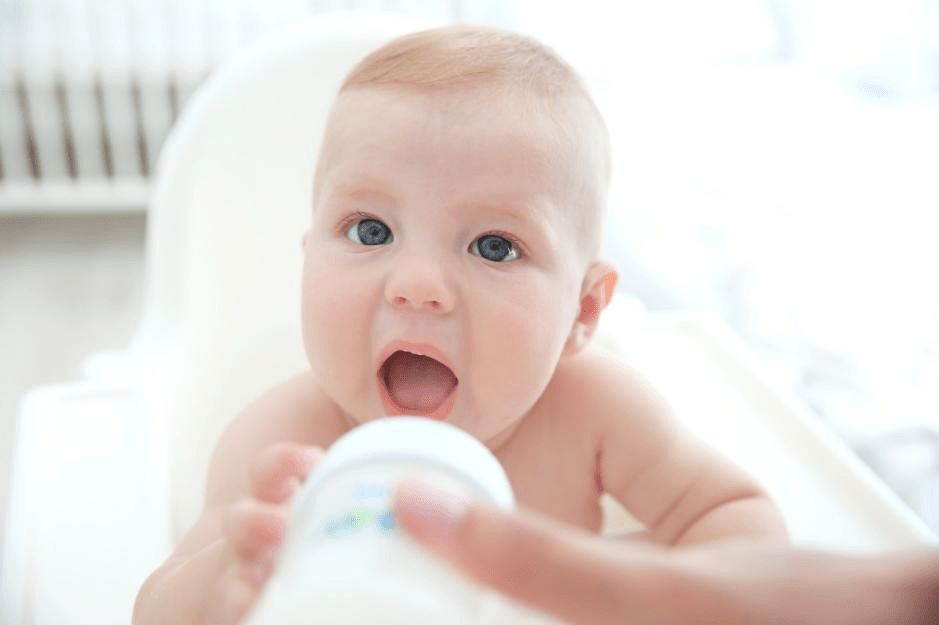如何逐步将母乳或配方奶转换成牛奶 宝宝转奶的注意事项