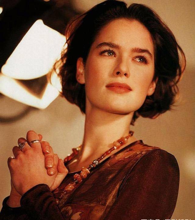 《权力的游戏》瑟曦年轻好美,二丫儿时好可爱,网友:马王变了_塔克_艾