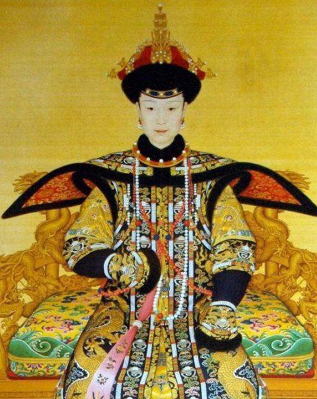 她初为雍正胤禛之侧福晋,生下后来的乾隆皇帝弘历,册封为熹妃.