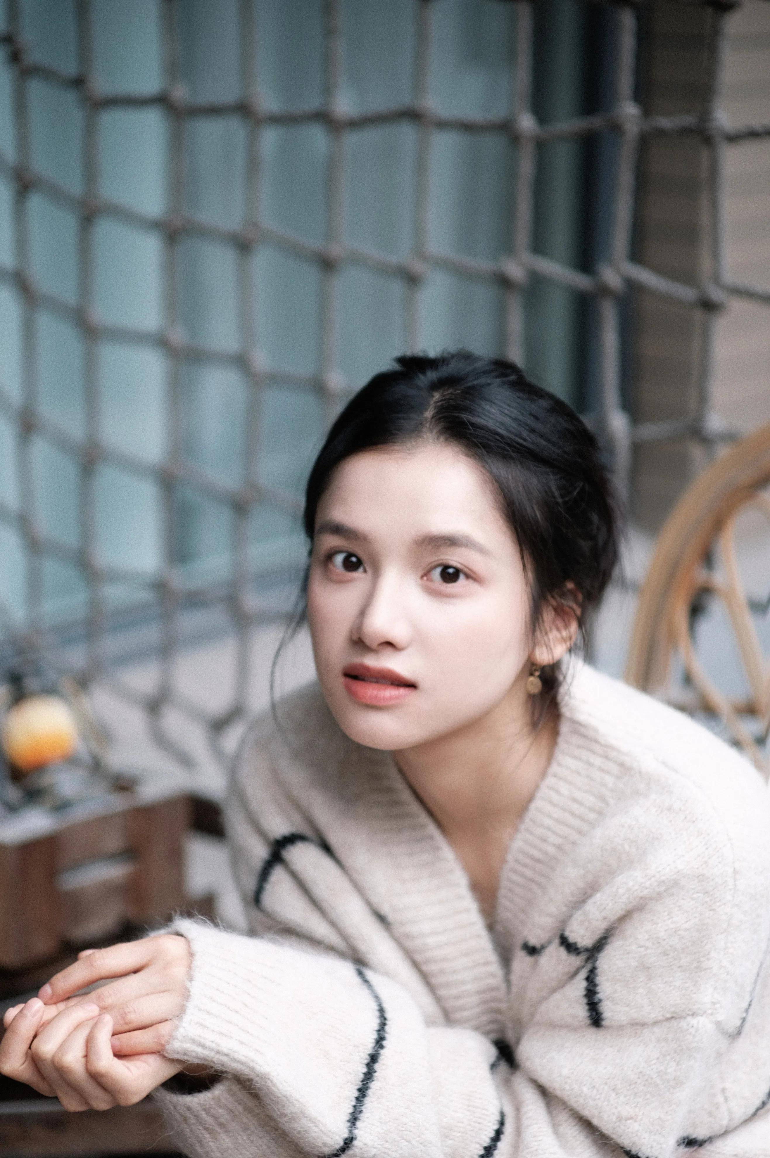 古装真不适合张婧仪,缺点全暴露优点被掩盖,还是试试港风吧_周也_漂亮