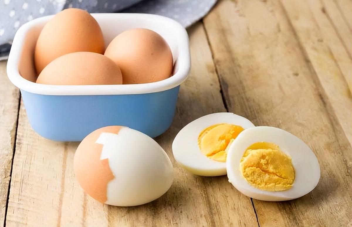 蛋黄和蛋白哪个会更好(每天吃一个鸡蛋对身体有哪些好处)
