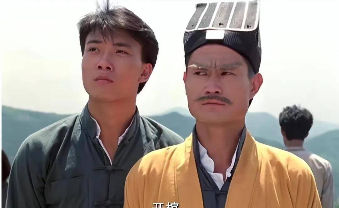 《僵尸先生》里的秋生,1989《一眉道人》中的阿豪,1991又是《僵尸至尊