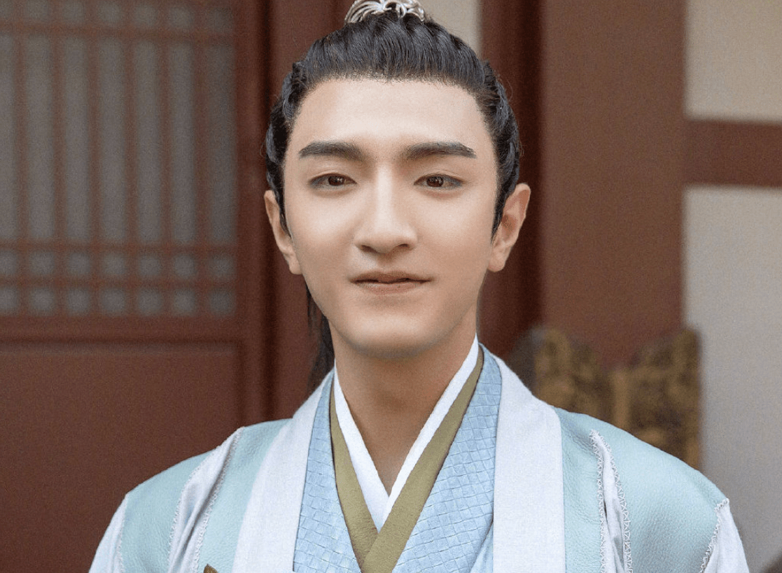 在他参演唐嫣的《锦绣未央》时,我们就能知道金瀚的古装扮相绝对是远