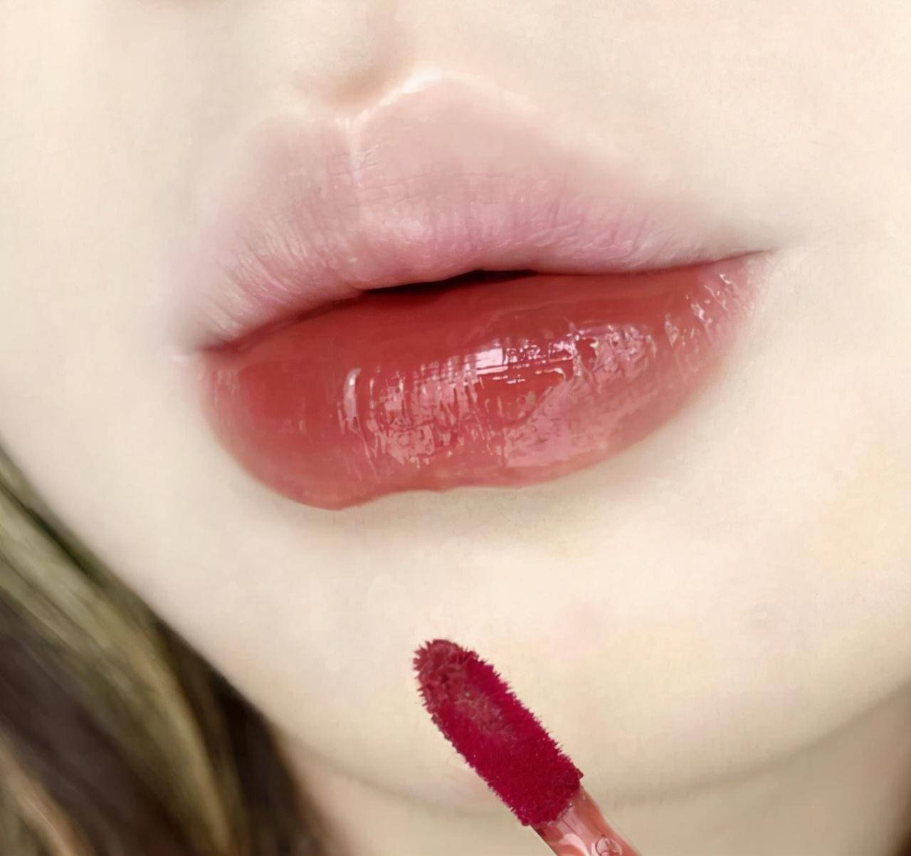 大牌口红2023新款来袭!这些口红色号让你分分钟打造鲜嫩小女生!