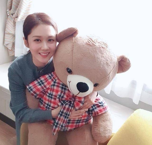 38岁张娜拉生活近照,活泼开朗纯真无邪,笑容甜美仿佛逆龄生长_萝莉