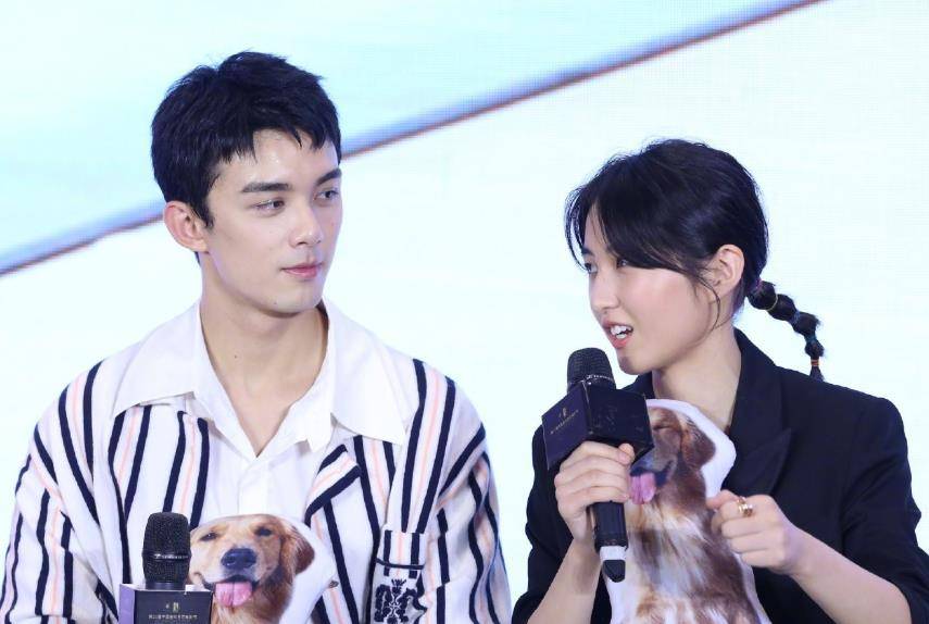 张子枫,吴磊"恋爱首秀"上热搜,对视甜到齁_reno_系列_视频