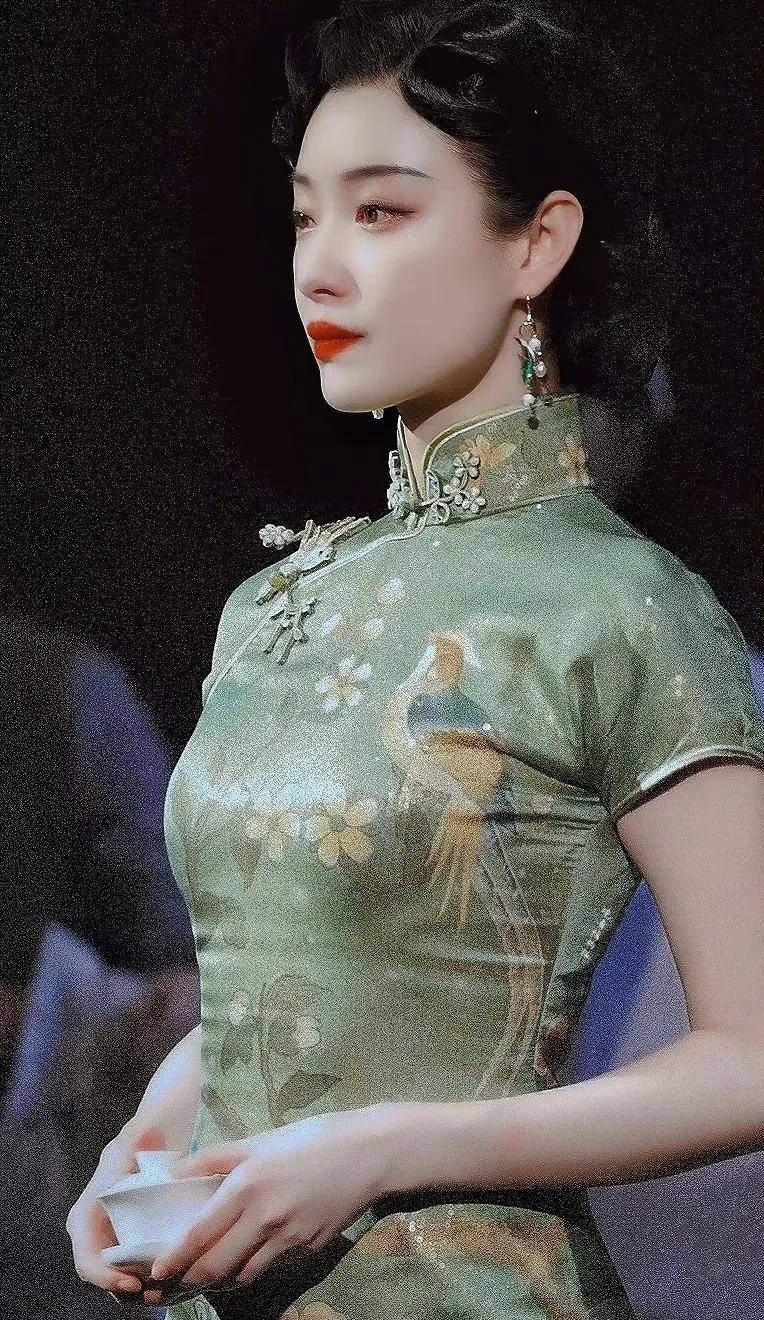 时尚盛典颁奖典礼,倪妮荣获年度表现力人物,称赞高叶,你超美的_高野