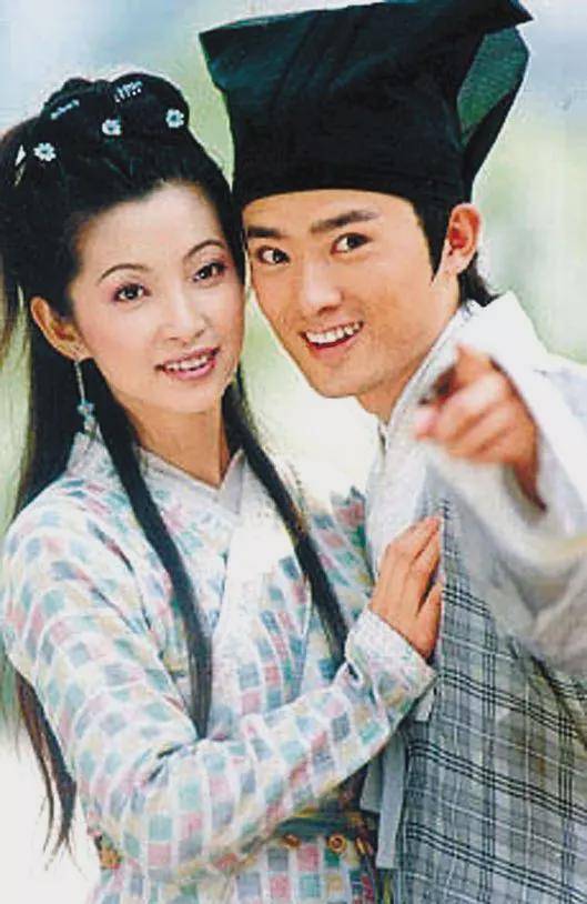 当年,凭借《少年包青天》《机灵小不懂》等古装电视剧成名的李冰冰,和