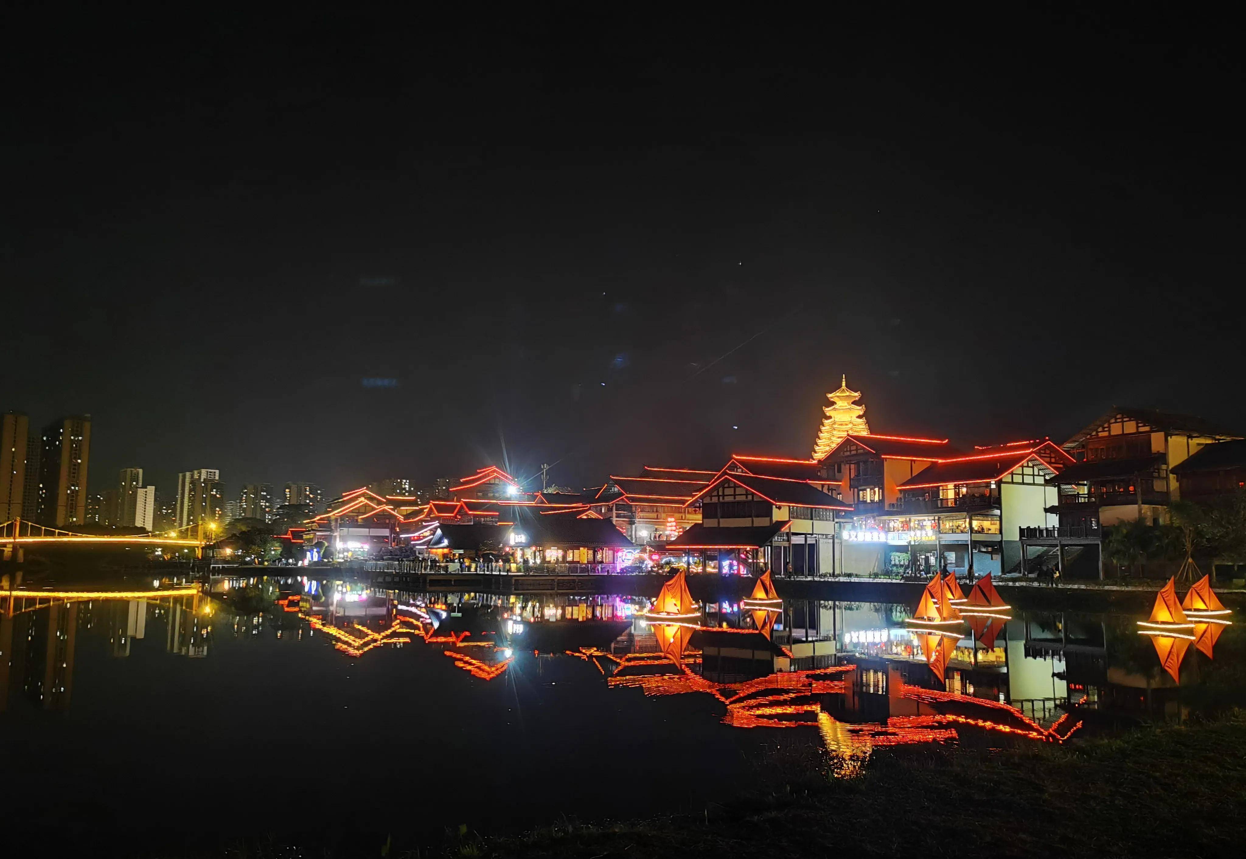 广西南宁市西乡塘区相思小镇游玩分享_景区_距离_夜景