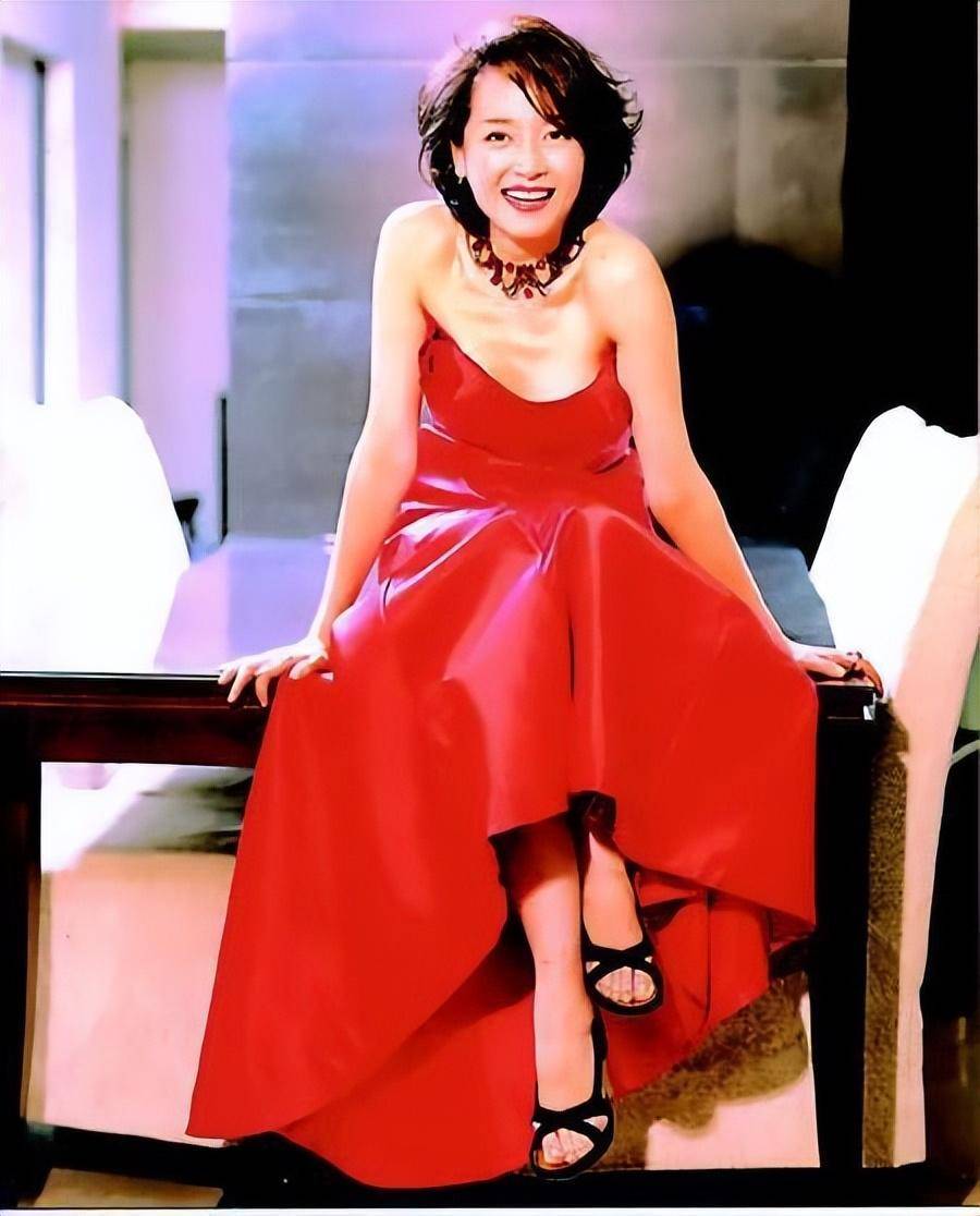 中学3年级辍学拍戏,2任丈夫1个女儿,结婚全凭冲动_恬妞_叶从浩_台湾省