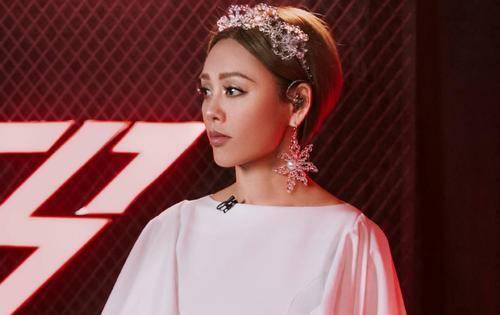 沈梦辰《百变大咖秀》模仿宁静,太像,耿直姐高情商回复,点赞!