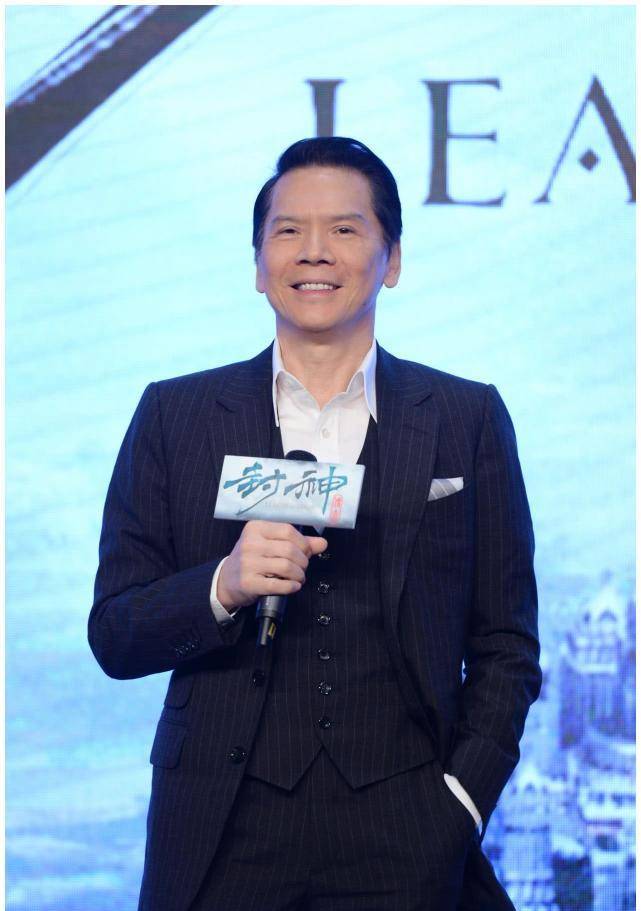 向华强最大的靠山,并非出身军统的父亲,而是他的亲大