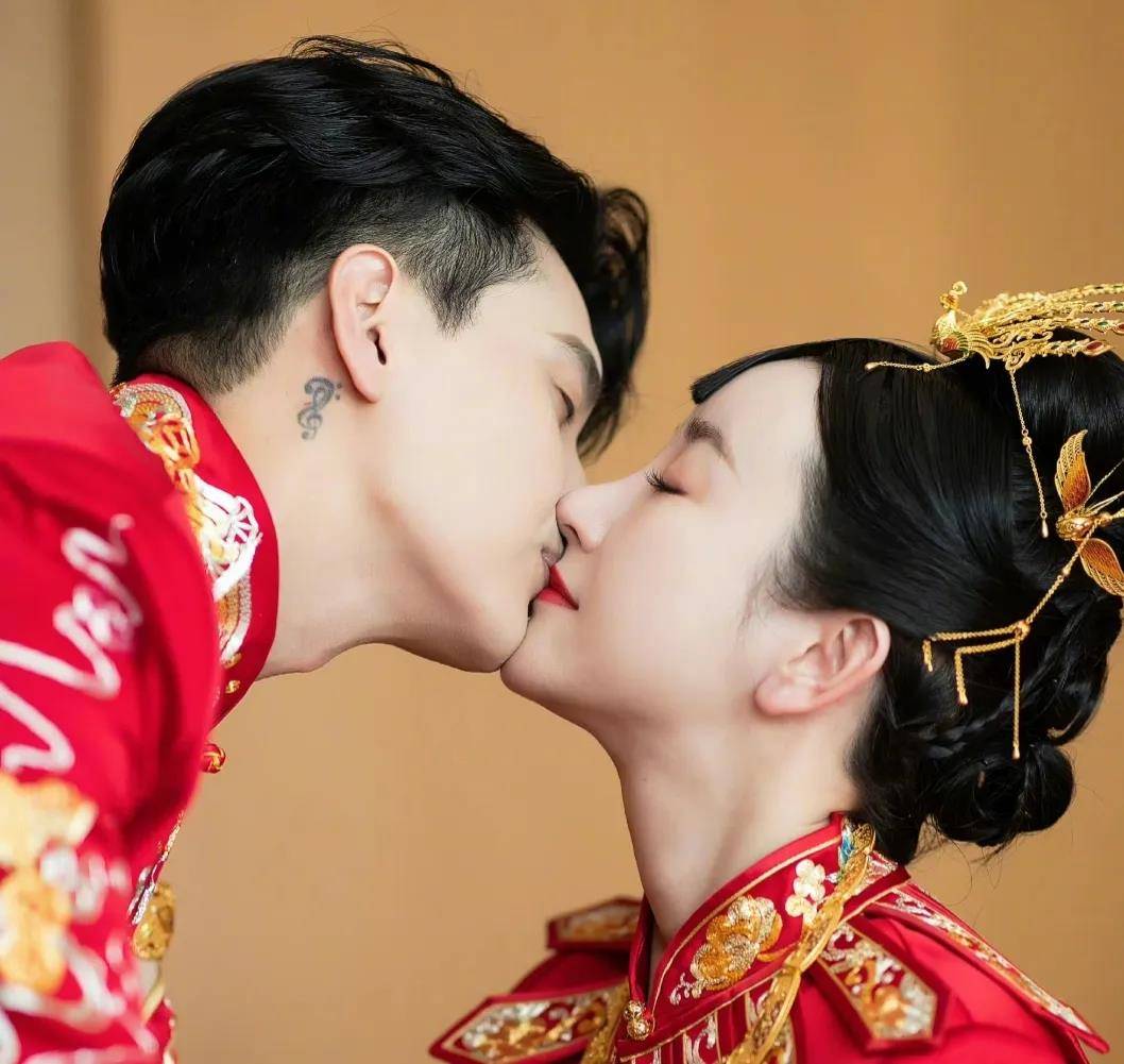 张檬小五结婚,却收获骂声一片 2月20日,张檬和小五在三亚举_网友_造型