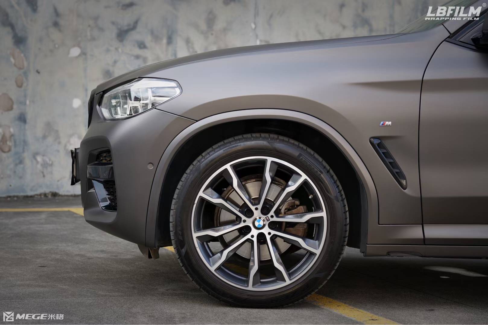 宝马x4-lb改色膜原厂漆山灰,神仙质感