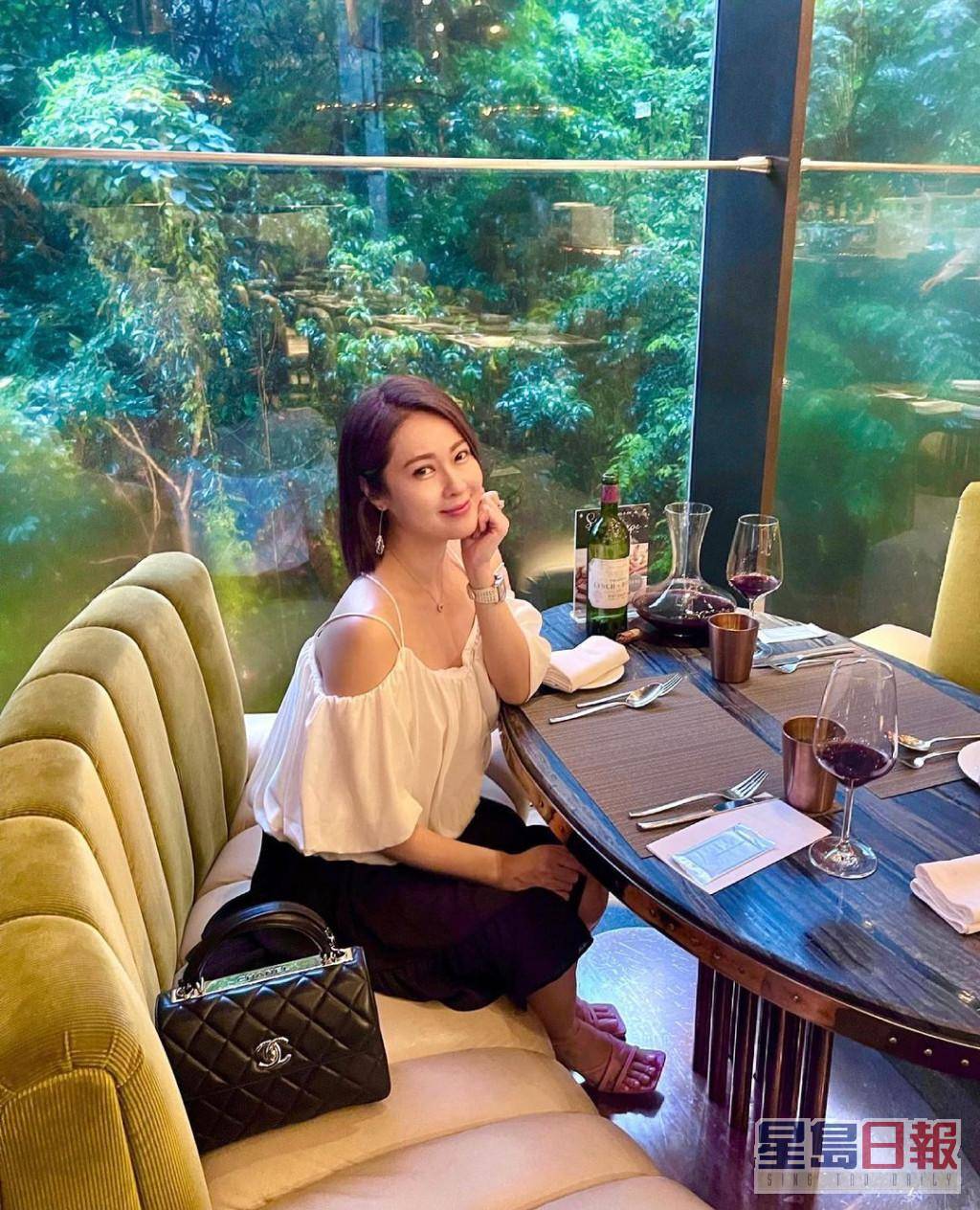 当时,有指倪震瞒周慧敏力追陈颖妍,未料事件曝光后,男方却以一句"