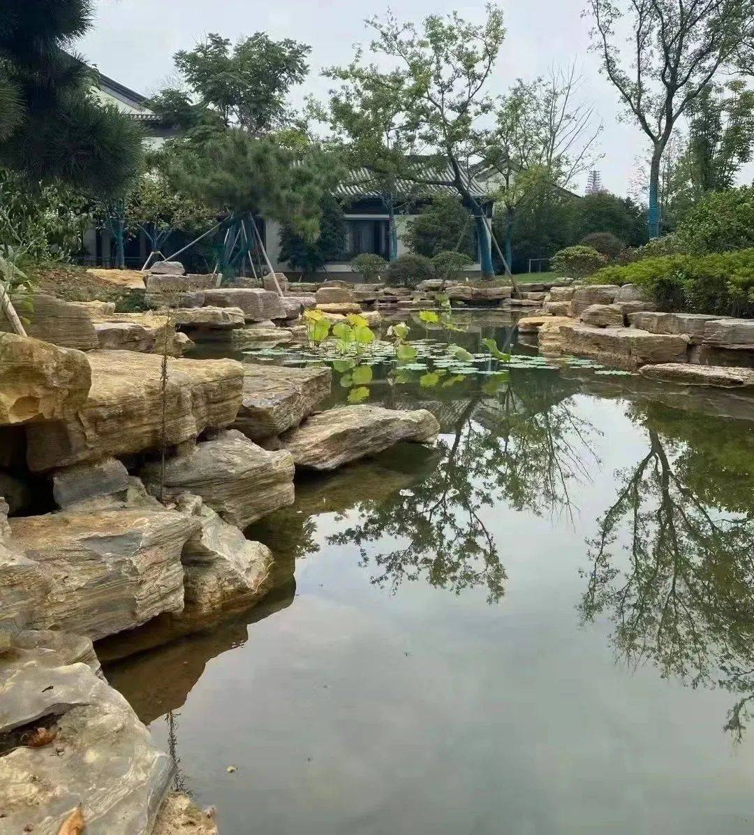 庭院假山首选石材——千层石,纹理古朴,雄浑自然,经济适用