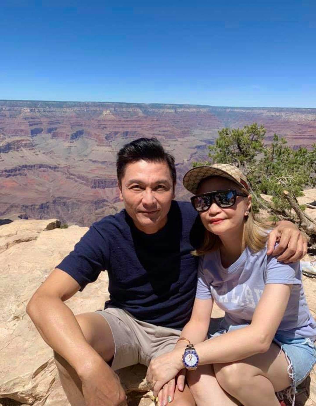 tvb冻龄艺人和妻女温馨逛街 千万物业加百万豪车全是老婆名下_关礼杰