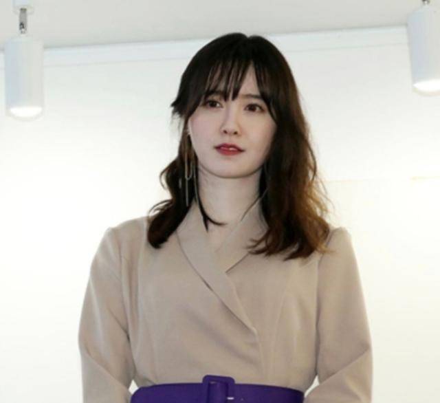 谈到近况,具惠善称暂时不会回归娱乐圈,这段时间与家人在一起的她过得