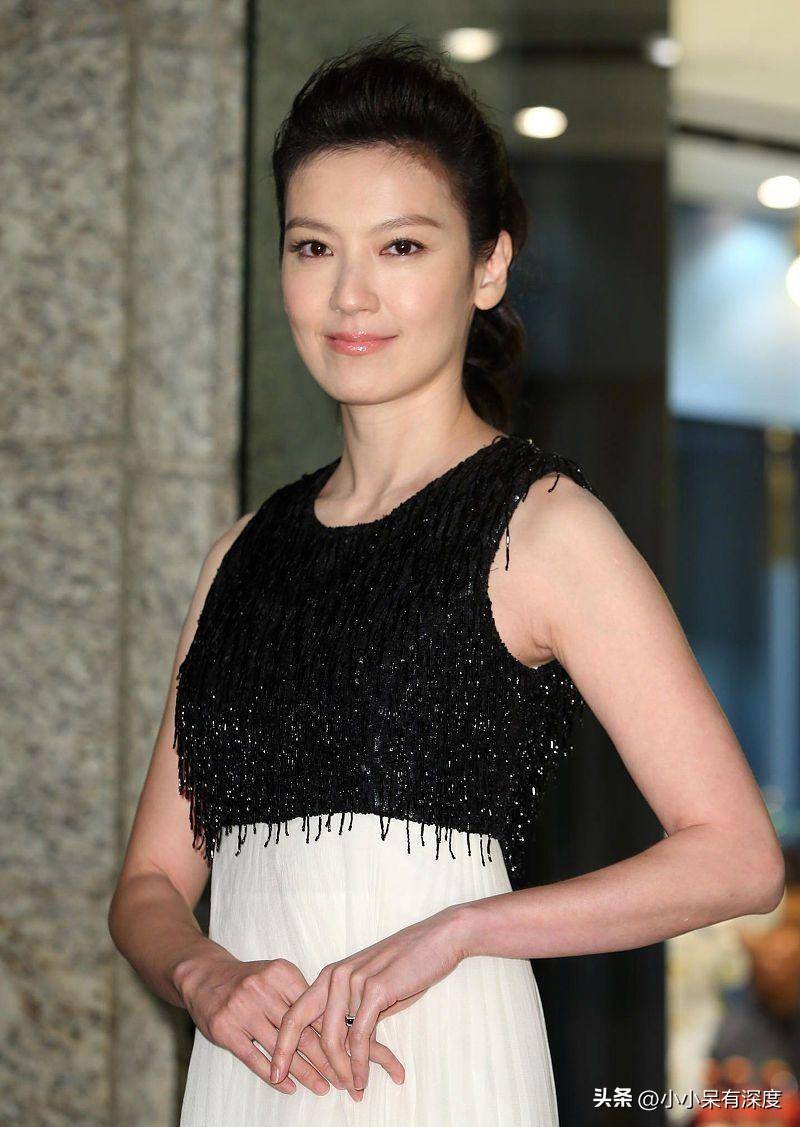 昔日女神林熙蕾近照,48岁好身材遮不住!