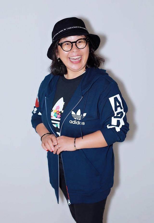 杜海涛妈妈一点不服老,打扮成公主年轻貌美,一把年纪如此会生活_儿妈