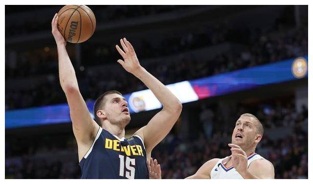 詹姆斯甘拜下风,张伯伦也甘拜下风_比赛_约基_奥尼尔