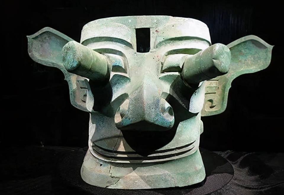 三星堆出土的4件“诡异”文物，别笑，这可是古人认真制造出来的_审美观_ 
