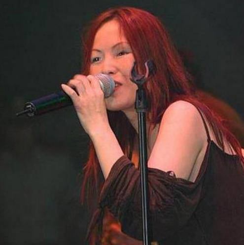 摇滚第一女声罗琦,18岁被酒瓶桶瞎左眼,27年了,她现状如何?