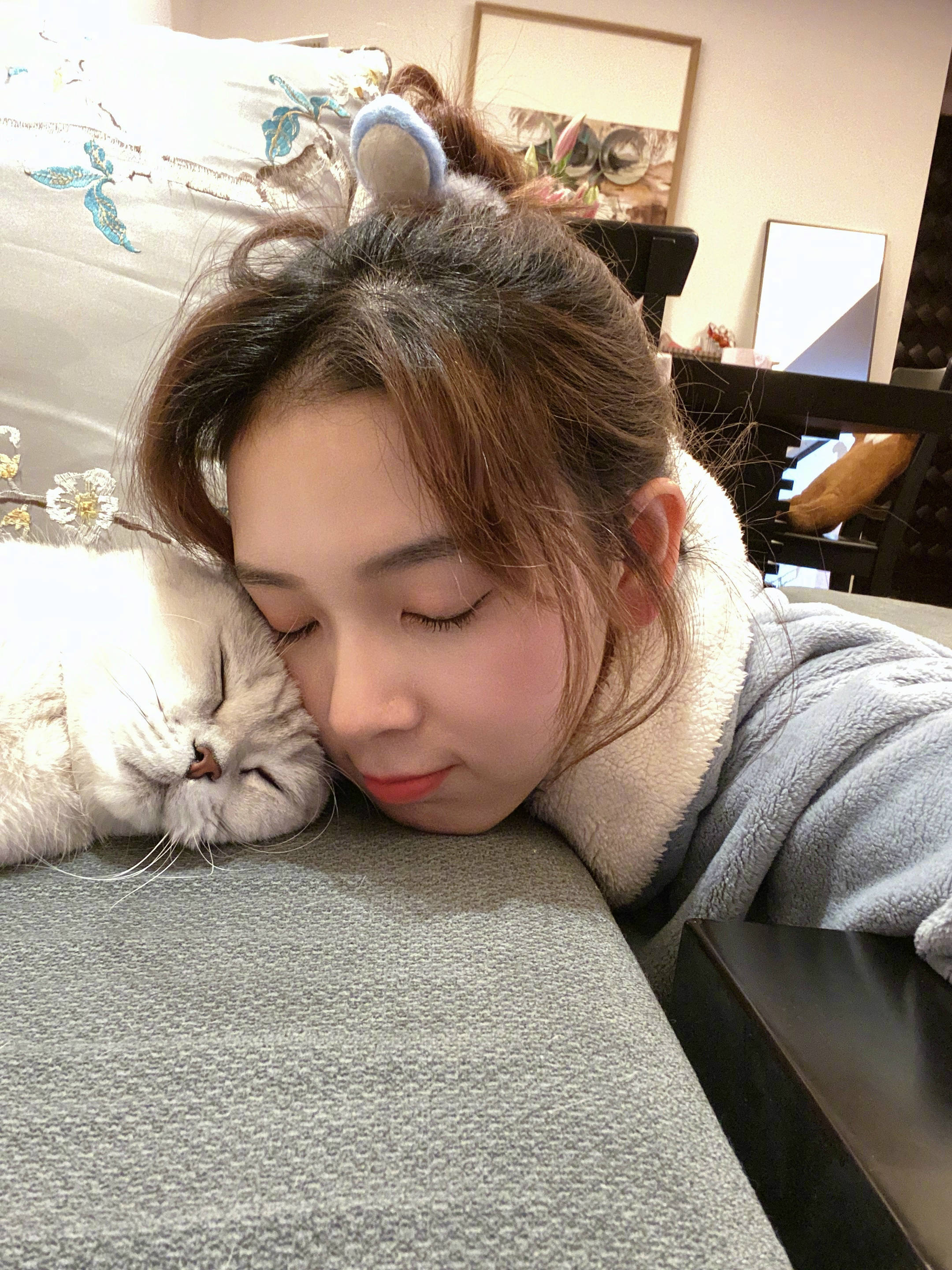 陈瑶洗完头自拍嘟嘴卖萌,网友:是个可爱的紫色瑶妹_艺术_分析_生活