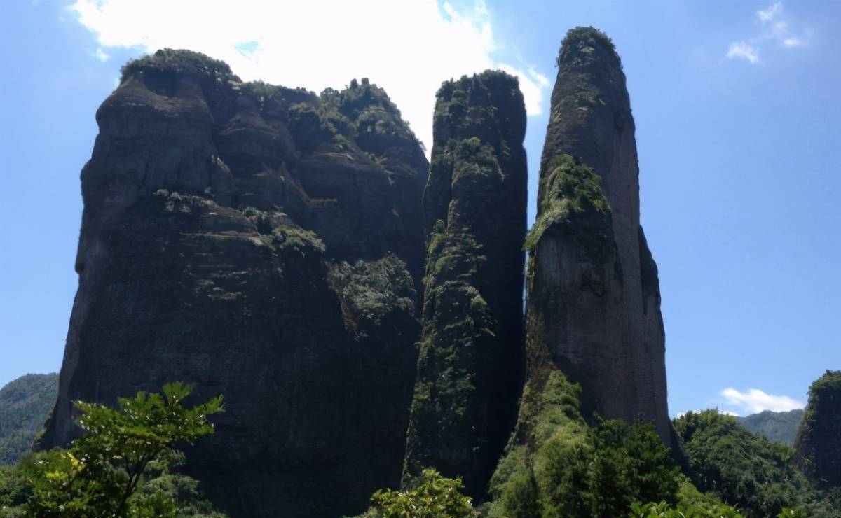 浙江与福建的界山被称"怪山",山中怪石奇峰无数,游客接连不断_盖山
