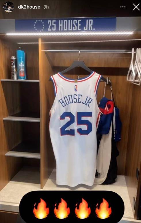 因为费城76人好几年前已经为多尔夫-谢伊斯的4号球衣举行了退役仪式.