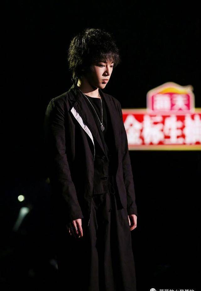 《神树》这个名字时,我脑子里就是华晨宇当时参加《我是谁》录制日本