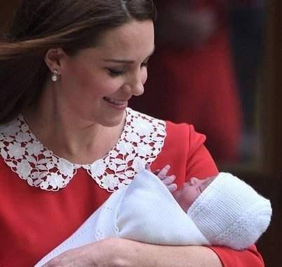 英国公主儿子首露正脸,超像路易,她产后10天妈妈肚似怀孕8月_尤金妮