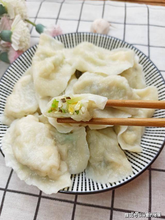 包餃子的餡五花八門,常見的豬肉大蔥和餃子雞蛋,好像每種蔬菜,都能包