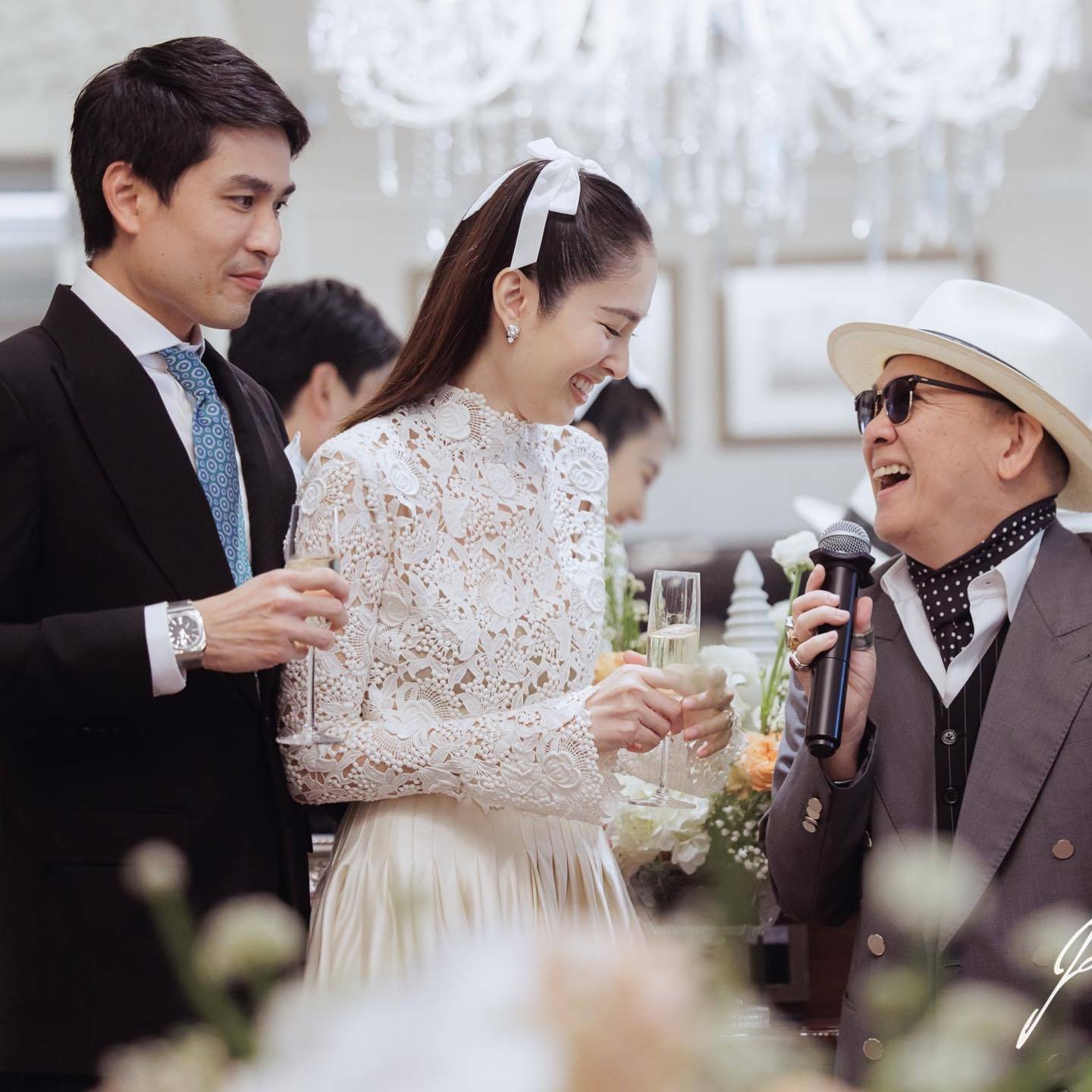 泰国最美变性人宝儿大婚!金色礼服配黄金皇冠太高贵,新郎也超