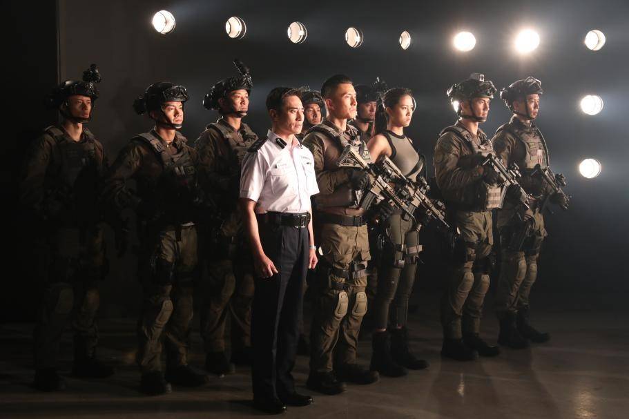 在预告片中,手无寸铁打架,子弹横飞的场面颇多.