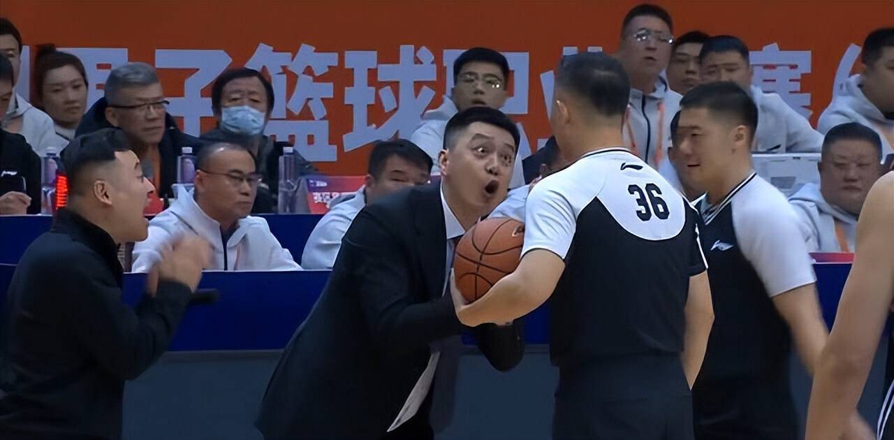 cba三则消息:辽宁被闫军黑哨,广州新星赛季退赛,李春江获超新星_比赛